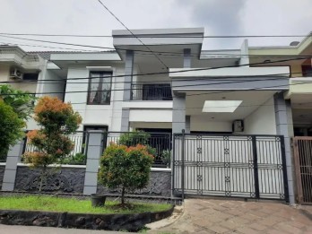 Dijual Rumah 2 Lantai Siap Dihuni Taman Laguna Cibubur Bekasi