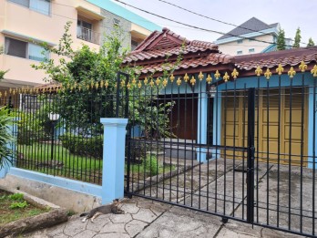 Dijual Rumah Lama Nyaman Jalan Loka Indah Jakarta Selatan