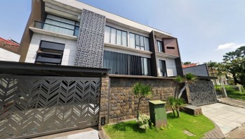 Dijual Rumah Mewah Semi Furnished di Istana Dieng Malang