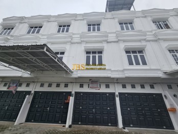 Dijual Townhouse 2,5 Tingkat di Komplek Aman Estate Jalan Tuasan