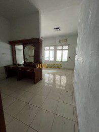 Dijual Villa 1,5 Tingkat di Komplek Cemara Hijau