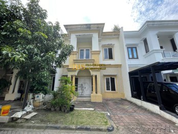 Dijual Villa 2 Tingkat di Komplek Someret Regency Jalan Sunggal