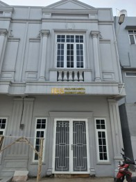 Dijual Villa 3 Tingkat di Komplek Royal Mados Suite - Medan