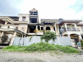 Dijual Villa Komplek Cemara Asri Jalan Anggrek Kondisi Kosong