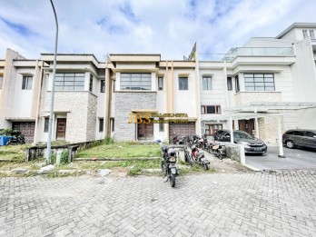 Dijual Villa Komplek River View Polonia Jalan Adi Sucipto