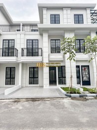 Dijual Villa Lux Komplek Jewel Park Jalan Starban - Polonia