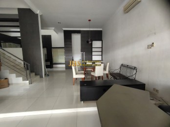 Dijual Villa Siap Huni di Komplek Cemara Asri Jalan Camelia