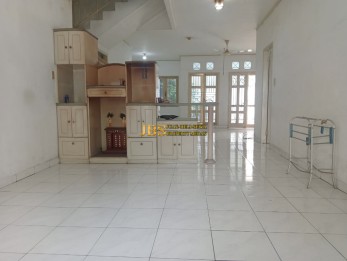 Dijual Villa Siap Huni di Komplek Cemara Asri Jalan Merbau - Medan