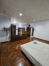 Dijual Villa di Jalan Timor Baru 1 (Dekat Mall Centre Point)