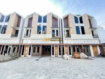 Dijual Villa di Komplek Cemara Ville Jalan Lorong 2 Timur Medan