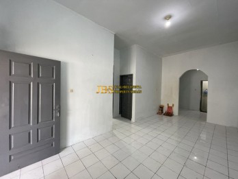 Dijual/Disewakan Villa 1,5 Tingkat Siap Huni di Komplek Cemara Hijau