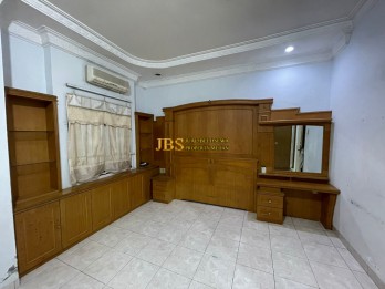 Dijual/Disewakan Villa 1.5 Tingkat di Komplek Cemara Asri Jalan Pisang