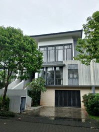 Disewakan  Rumah di LAKEWOOD NAVAPARK, BSD City