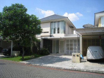 Disewakan Rumah Bagus Furnished di Pakuwon Indah, Mansion, Surabaya.