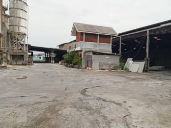 GUDANG LUAS DI KALASAN 1 MENIT DARI JALAN RAYA JOGJA-SOLO