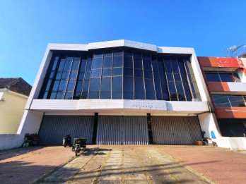 Gedung Bangunan Komersial di Jl Ade Irma Suryani Pusat Kota Malang