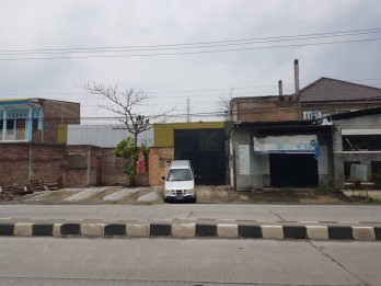 Gudang Strategis di Jalan Wolter Monginsidi Kota Semarang