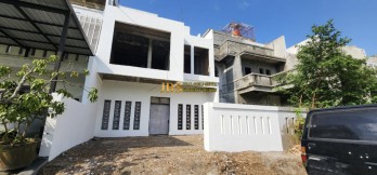 JUAL MURAH!! Villa Kondisi Kosong di Komplek Graha Metropolitan Helvetia