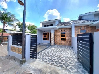 JUAL RUMAH SIAP HUNI DESAINT MODERN BISA KPR, SELOMARTANI SLEMAN