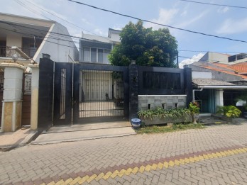 Jual Rumah Berperabotan Siap Huni di Petemon Sidomulyo, Surabaya.
