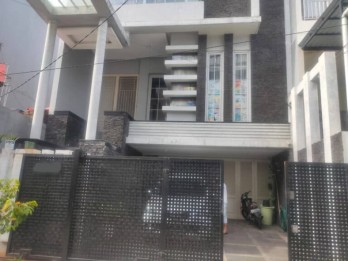 Jual Rumah Full Furnished 4 Lantai 3+2 Kamar 8×22 Perum Green Ville Duri Ke