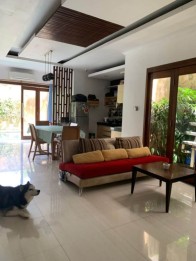 Jual Rumah Semi Villa Minimalis Modern Taman Private Pool Denbar