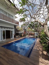 Jual Villa Hadap Selatan 2 Lantai 3+1 Kamar Canggu