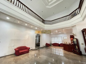 LIMITED STOCK!! Dijual Villa di Jalan Multatuli - Medan Kondisi Siap Huni