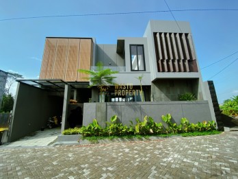 LUXURY VILLA PREMIUM FULLY FURNISHED VIEW SAWAH DI JAKAL KM 12