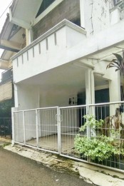 RUMAH 2 LANTAI TAMAN SARI LEBAK BULUS JAKSEL