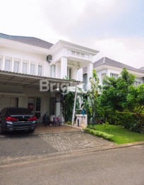 RUMAH ADA KOLAM RENANG KOTA WISATA CIBUBUR