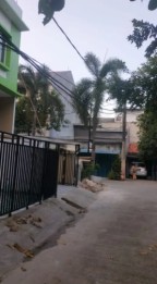 RUMAH BARU 2 LANTAI  DI KOMPLEK BEA CUKAI SUKAPURA KELAPA GADING