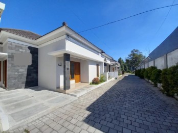 RUMAH CANTIK, SIAP HUNI, DEKAT MAGUWOHARJO, SLEMAN