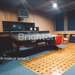 RUMAH EX STUDIO MUSIK BLOK M JAKARTA SELATAN