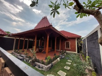 RUMAH JOGLO DI SLEMAN HANYA 6 MENIT DARI HYATT REGENCY