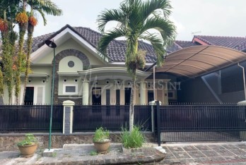 RUMAH LUAS DAN TERAWAT KAWASAN ELIT DEKAT STRATEGIS