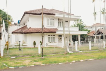 RUMAH MEWAH DALAM PERUMAHAN DI CINERE MAS DEKAT GOLF PANGKALAN JATI