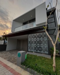 RUMAH MEWAH DI MLATI, 10 MENIT KE SLEMAN CITY HALL, YOGYAKARTA