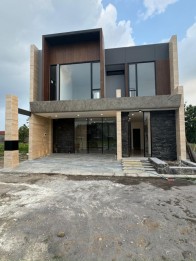 RUMAH MEWAH DI PUSAT KOTA JOGJA DEKAT SCH