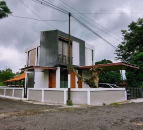 RUMAH MEWAH SIAP HUNI DI SLEMAN 5 MENIT DARI KAMPUS UII