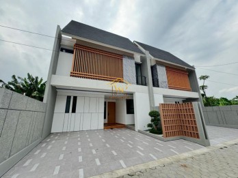 RUMAH MEWAH SIAP HUNI DIJUAL DEKAT RS JIH MAGUWOHARJO, SLEMAN