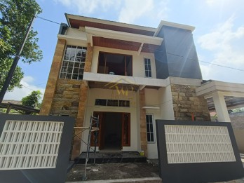 RUMAH MODERN MEWAH 2 LANTAI, CARPORT 2 MOBIL, DEKAT PASAR JANGKANG