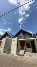 RUMAH MODERN MINIMALIS HANYA 5 MENIT DARI KAMPUS UM 2