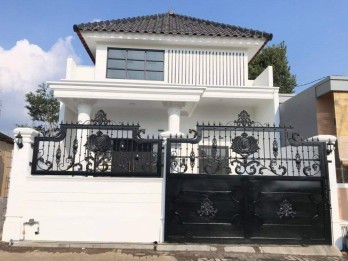 RUMAH MODERN MINIMALIS LOKASI STRATEGIS DI PAKIS MALANG