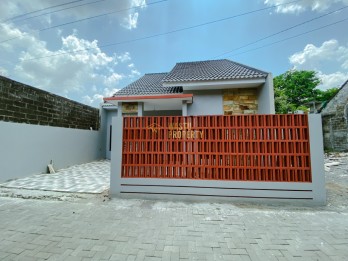 RUMAH MODERN SIAP HUNI DI NGEMPLAK, 8 MENIT KE KAMPUS UPN JOGJA