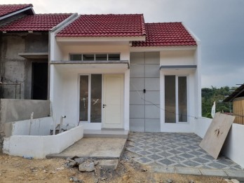 RUMAH MURAH DALAM PERUM DI SEYEGAN DENGAN VIEW PENGUNUNGAN