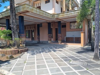 RUMAH SECOND TERAWAT FASILITAS LENGKAP DI TEPI JALAN PURWOREJO