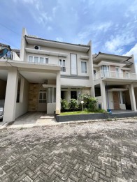 Rumah Cantik Minimalis Modern 2 Lantai Termasuk Bangunan Baru, Siap Huni