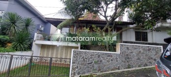 Rumah Etnik Nuansa Villa di Cigadung, Bandung Utara