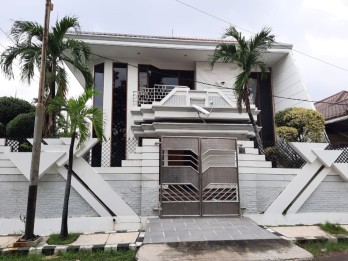 Rumah Mewah 2 Lantai Komplek Dharmahusada Indah Siap Huni